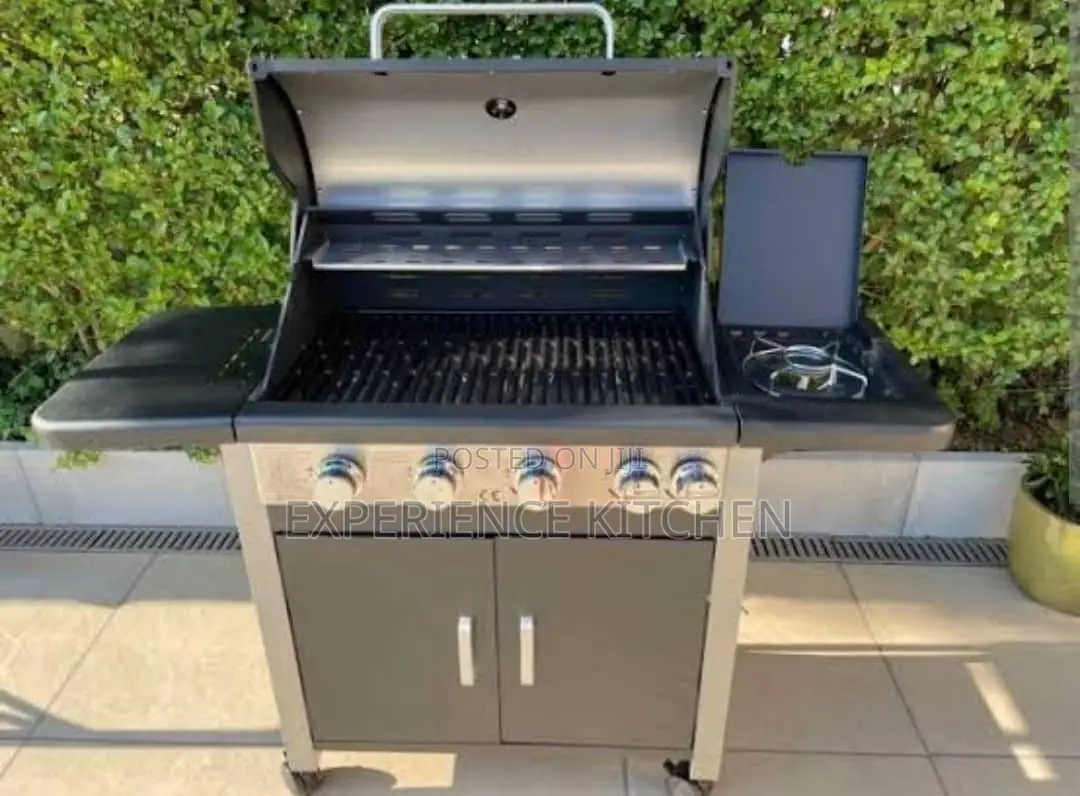 4 Burner BBQ With Stove