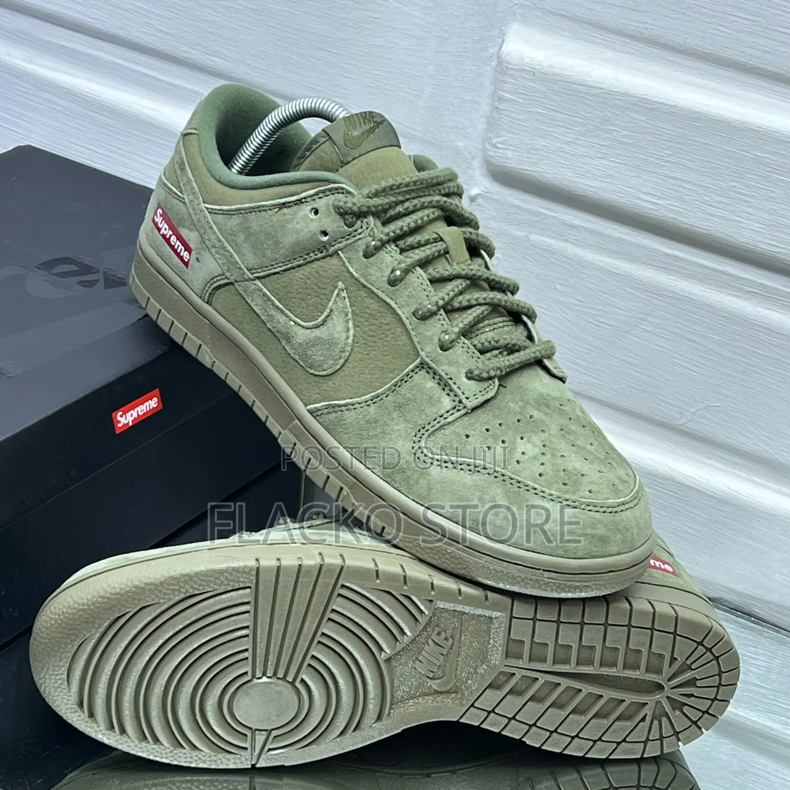 Original Supreme X Nike Sb Dunk Low Sneakers