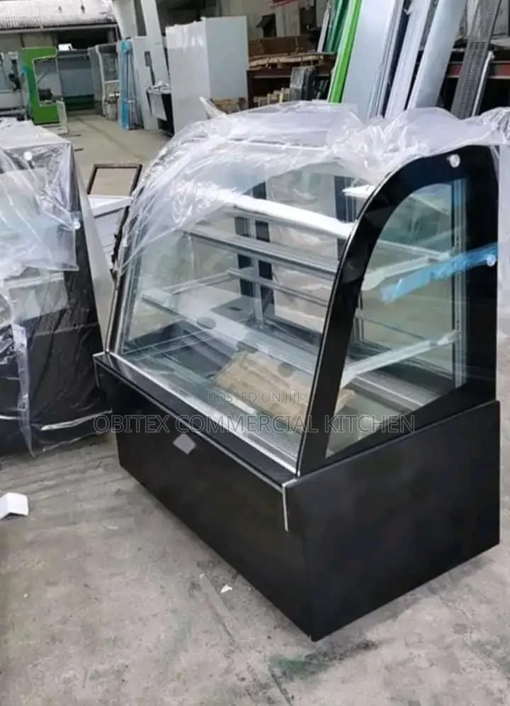 Industrial Standing Cake Display Chiller 5feets With 3steps