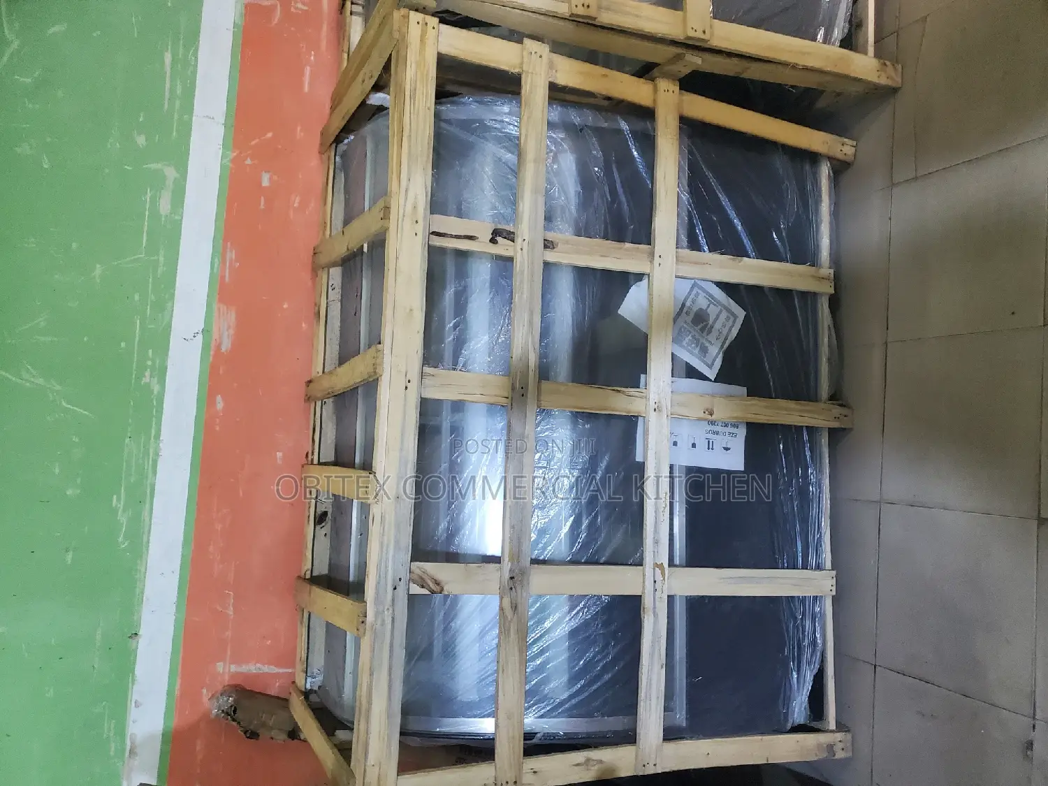 Industrial Standing Cake Display Chiller 5feets With 3steps