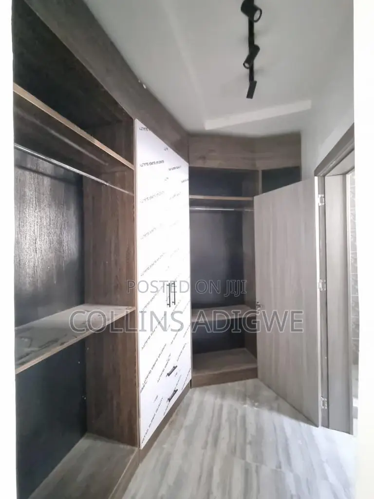 5bdrm Duplex in Ikate for sale