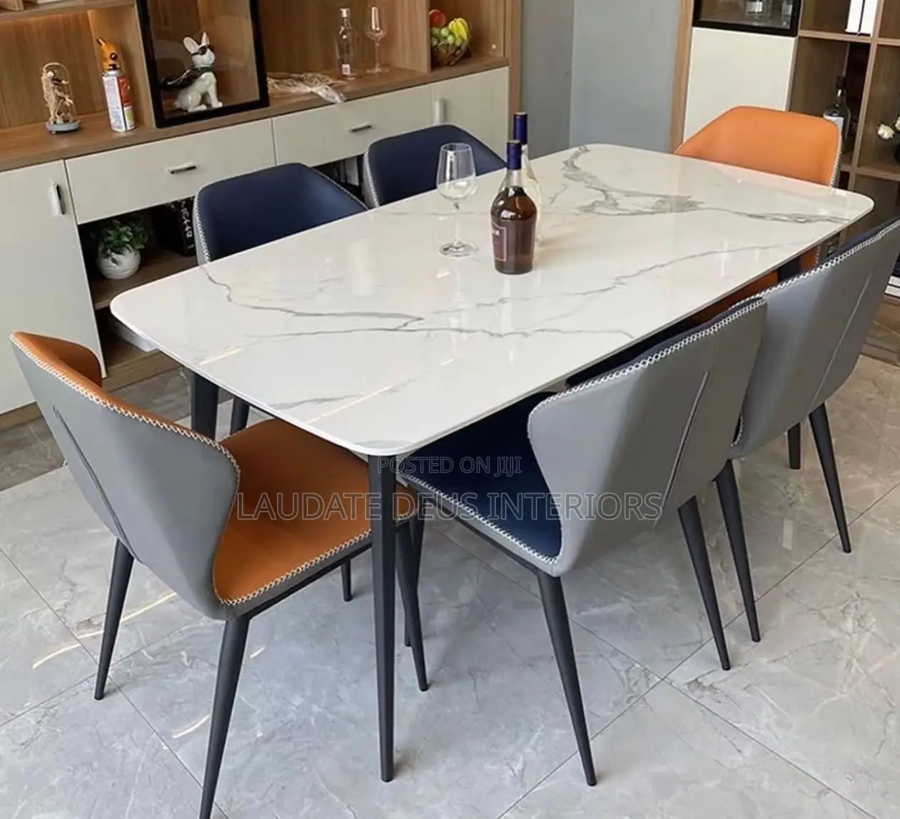 Royal Exquisite Round Marble Tops Dining Table