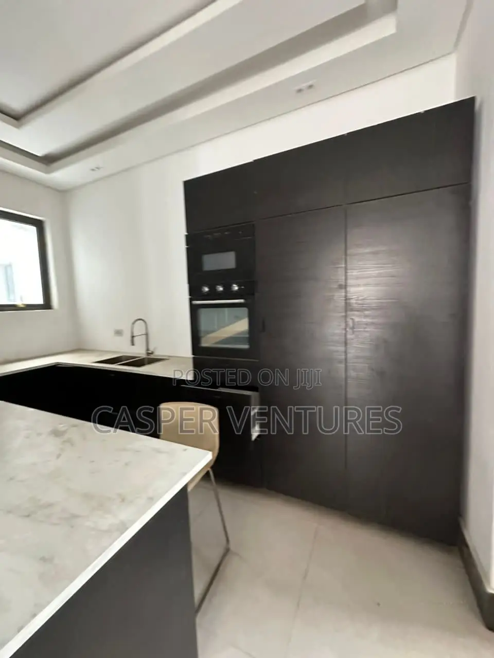 6bdrm Duplex in Banana Island for sale