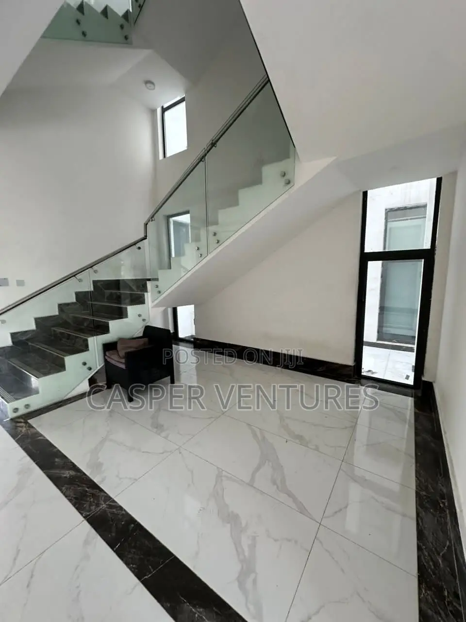 6bdrm Duplex in Banana Island for sale