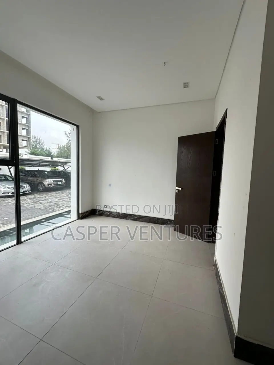 6bdrm Duplex in Banana Island for sale