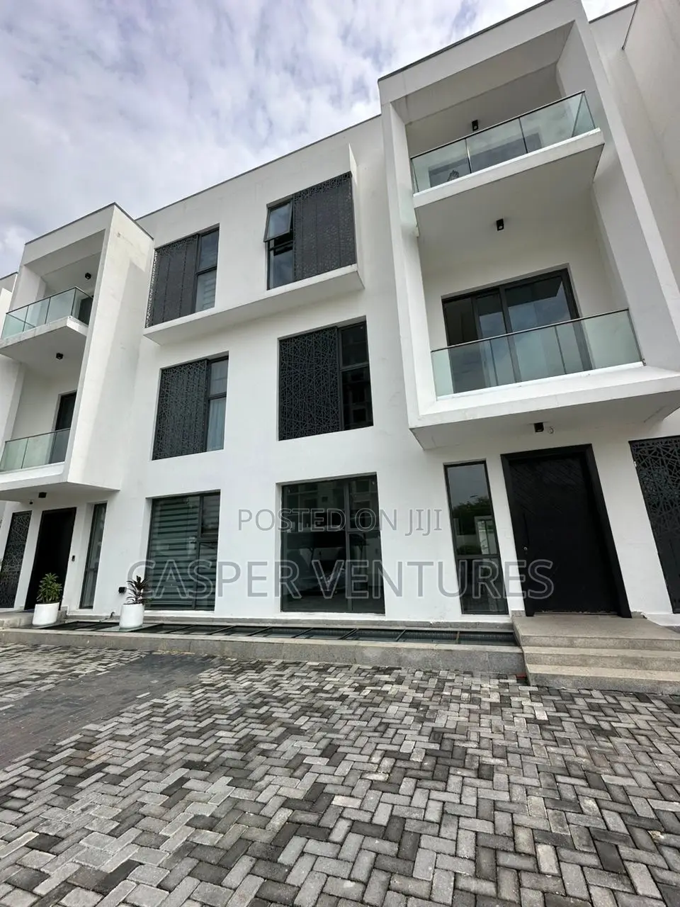 6bdrm Duplex in Banana Island for sale
