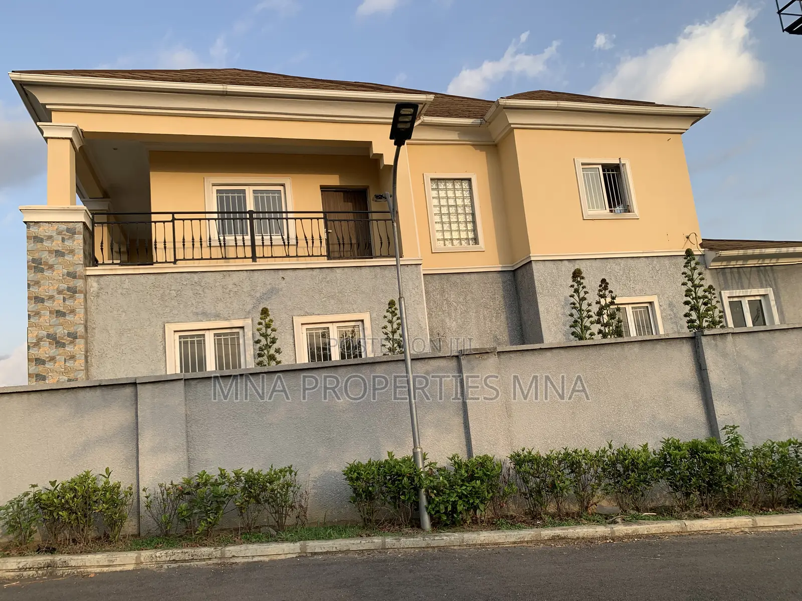 6bdrm Duplex in Queens Park 3 Estate, Lugbe District for sale