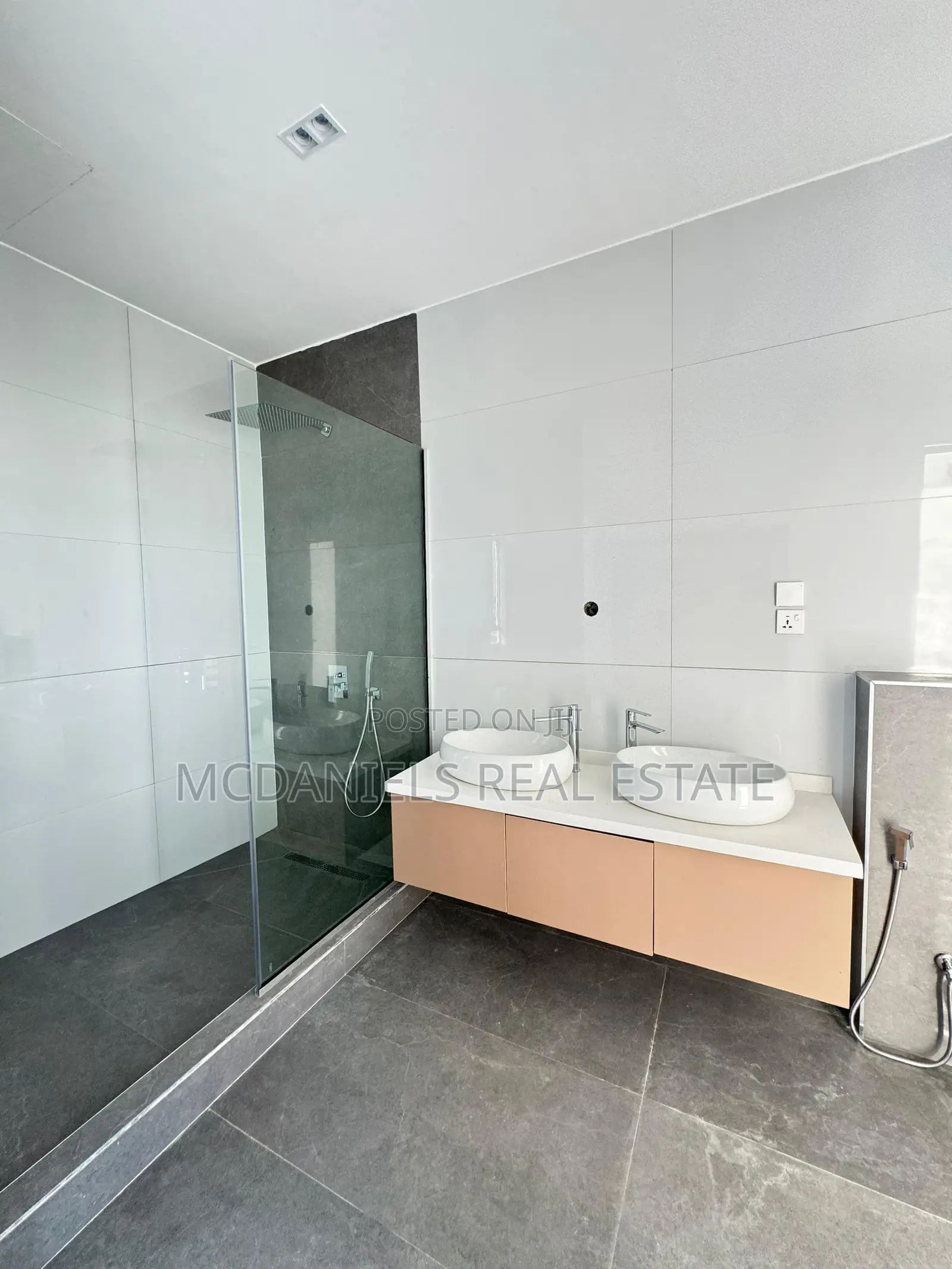 5bdrm Duplex in Lekki Phase 1 for sale