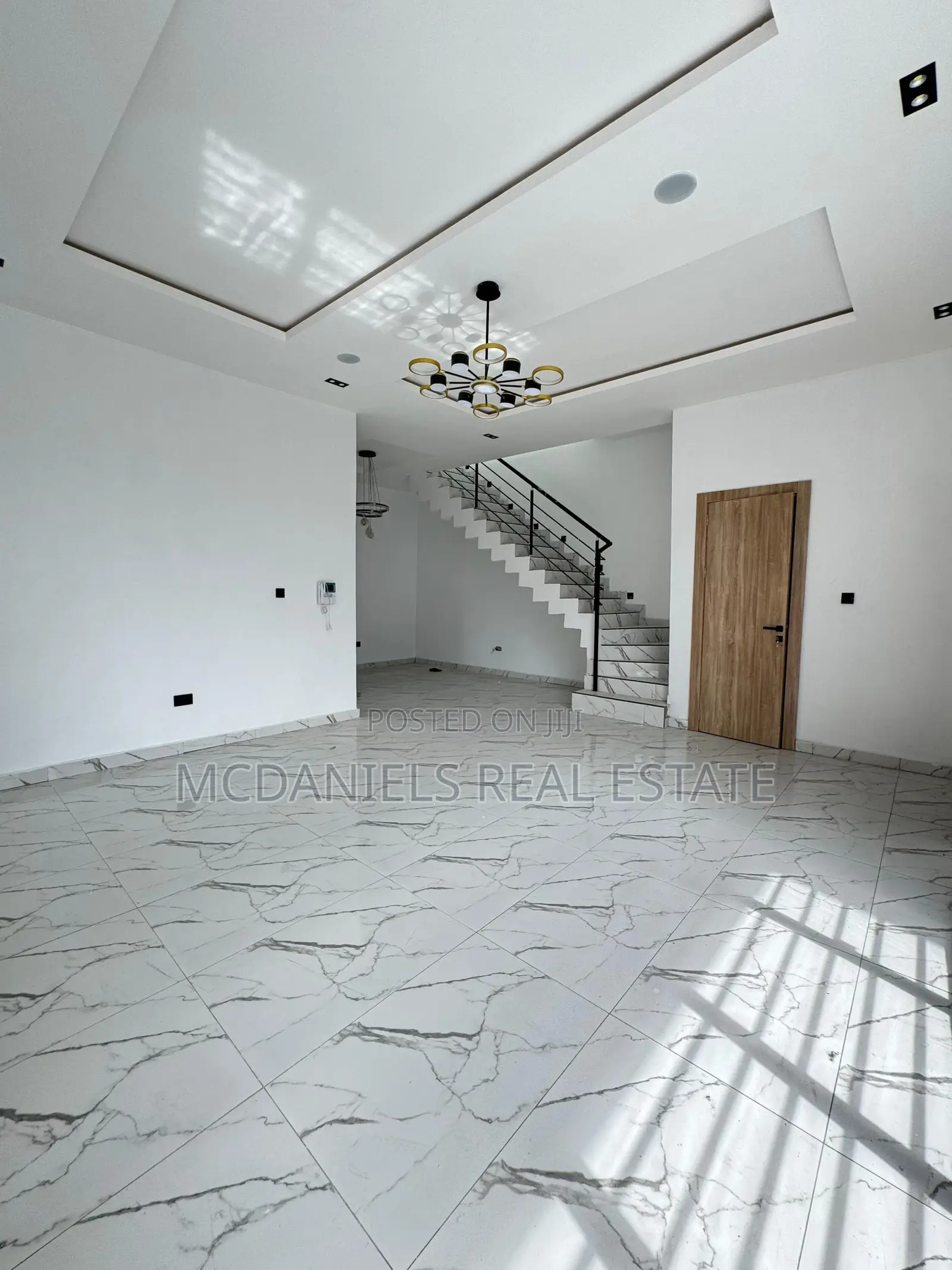 4bdrm Duplex in Chevron for sale