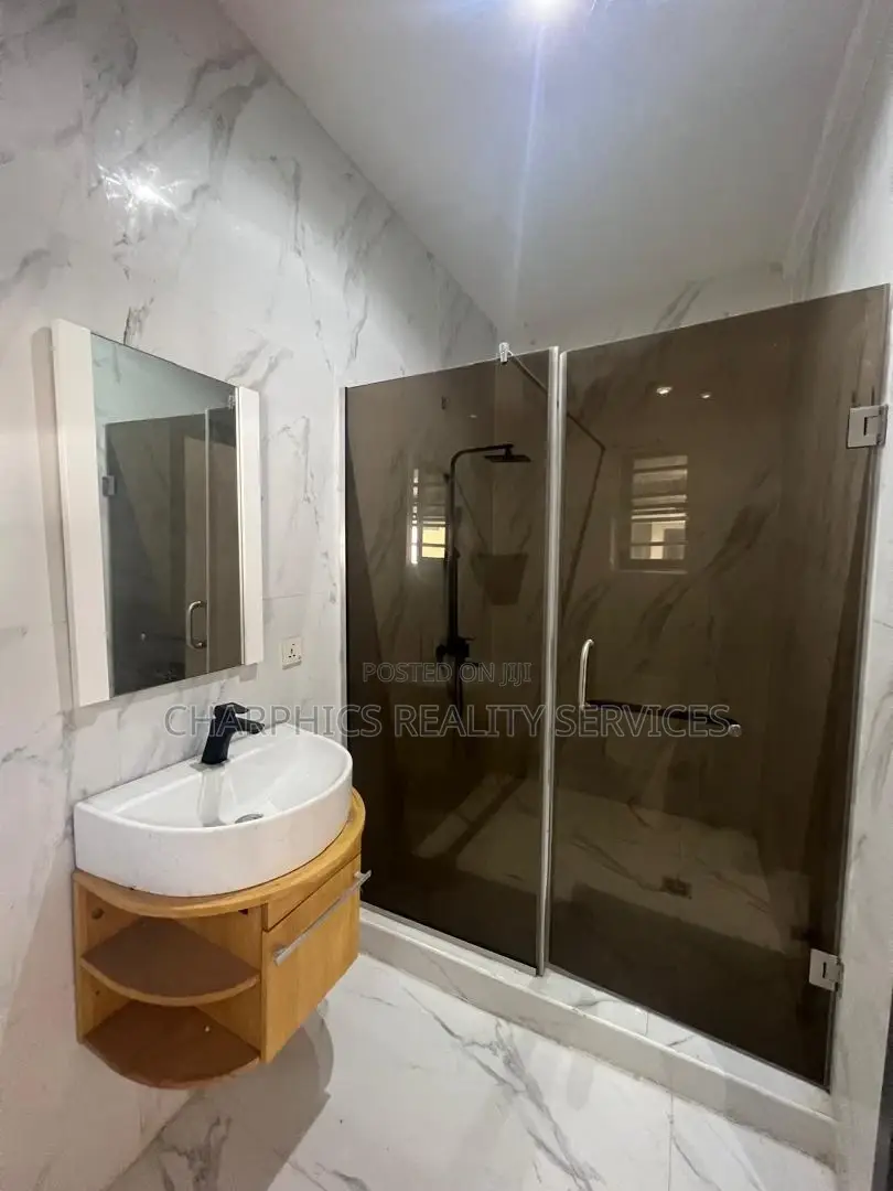 5bdrm Duplex in Lekki Phase 1 for sale