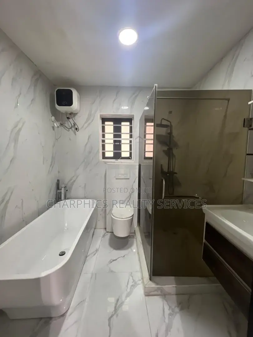 5bdrm Duplex in Lekki Phase 1 for sale