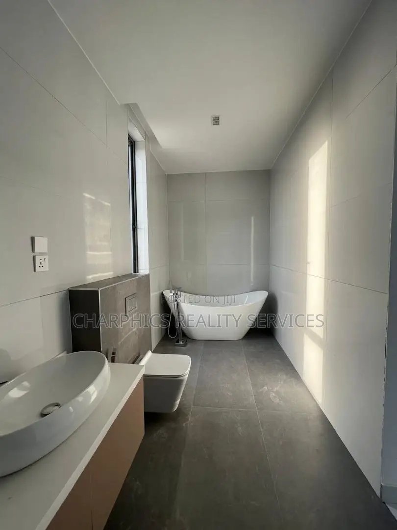 5bdrm Duplex in Lekki Phase 1 for sale