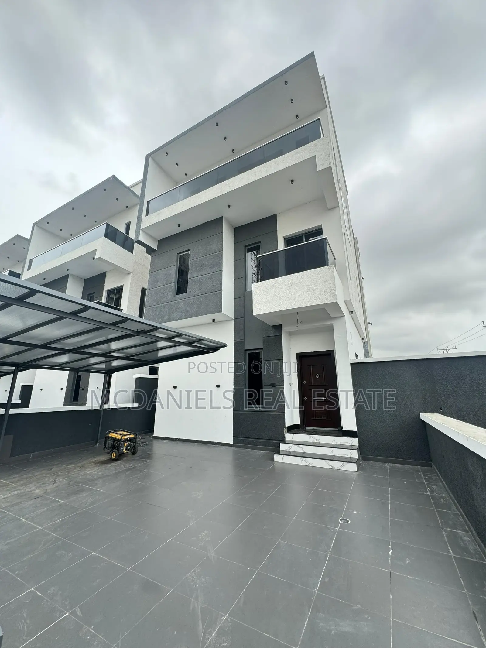 5bdrm Apartment in Ikate for sale
