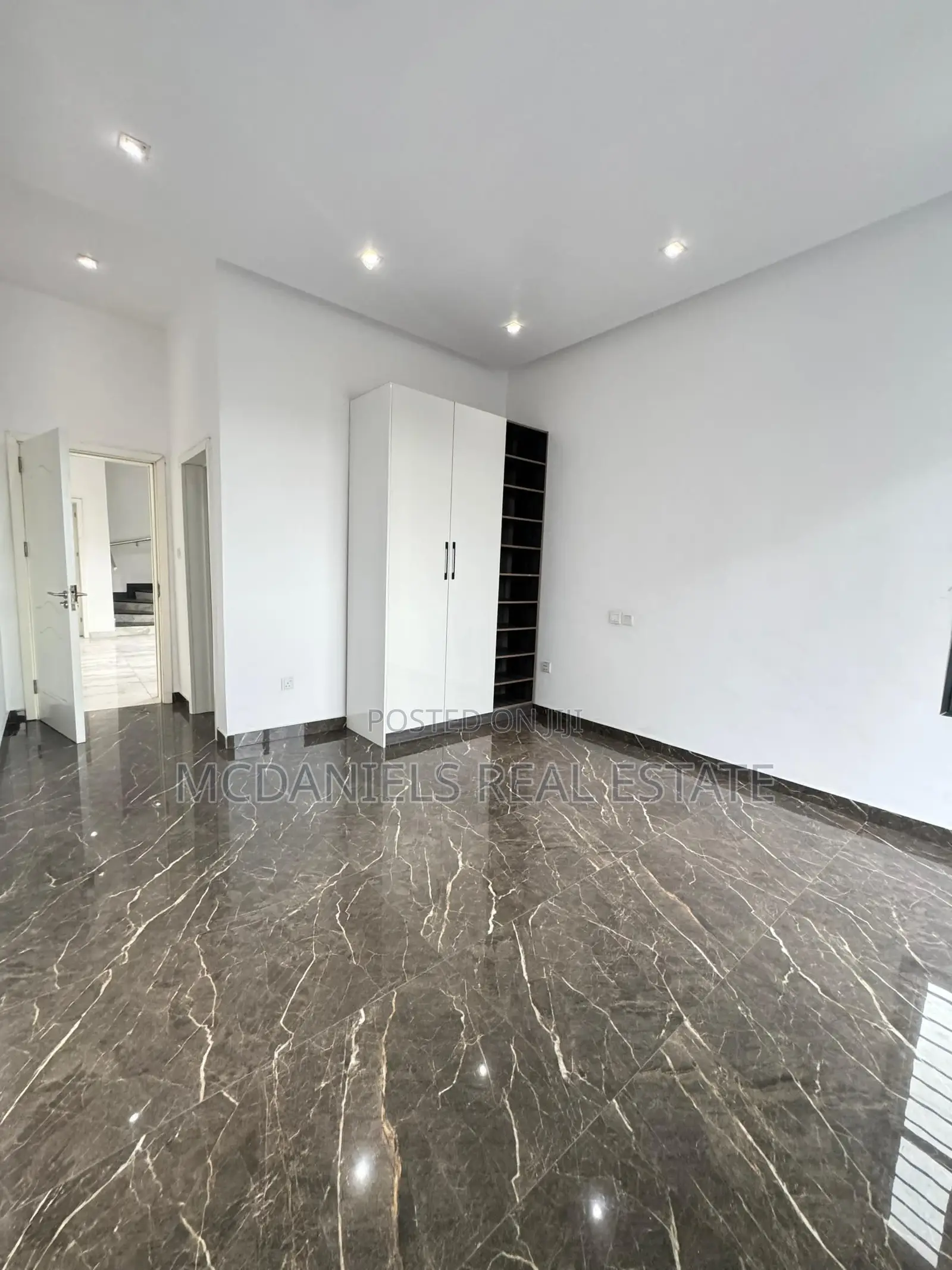 5bdrm Apartment in Ikate for sale