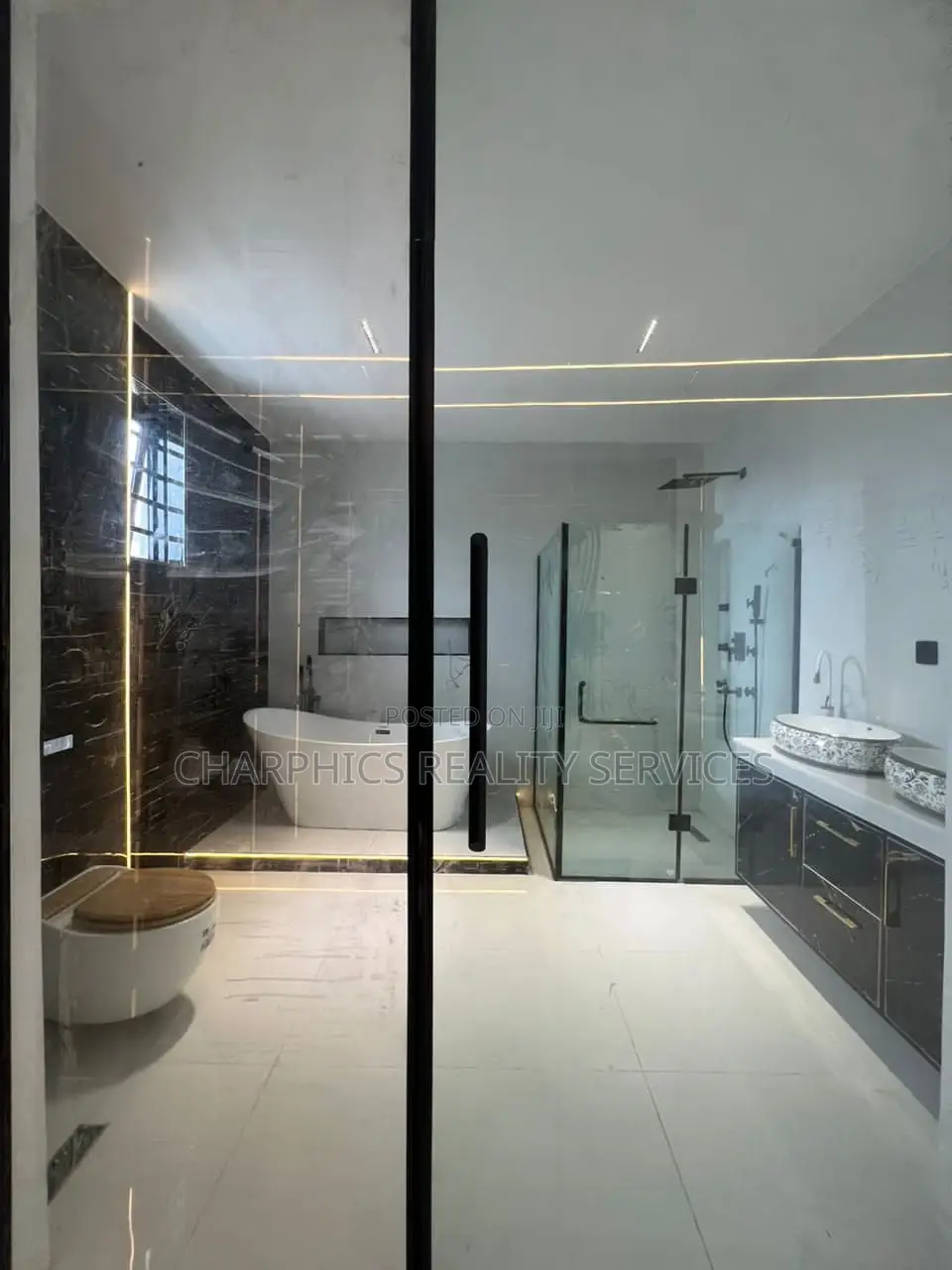 5bdrm Duplex in Lekki for sale