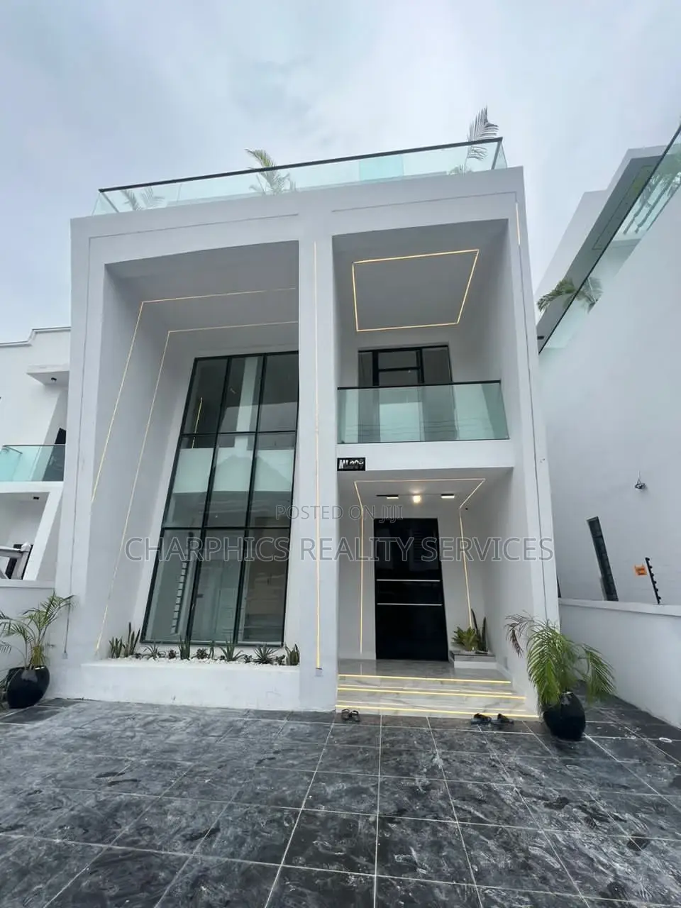 5bdrm Duplex in Lekki for sale