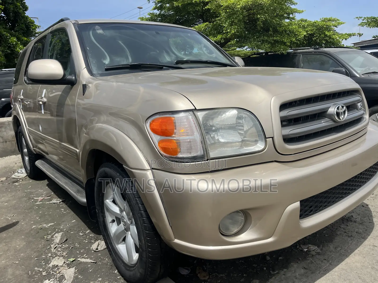 Toyota Sequoia 2004 Gold