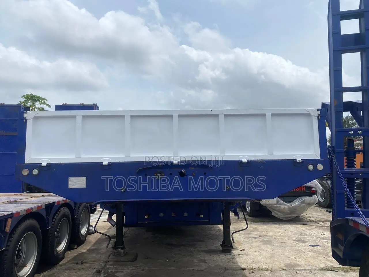 Low Bed Heavy Duty Truck 2016 Model