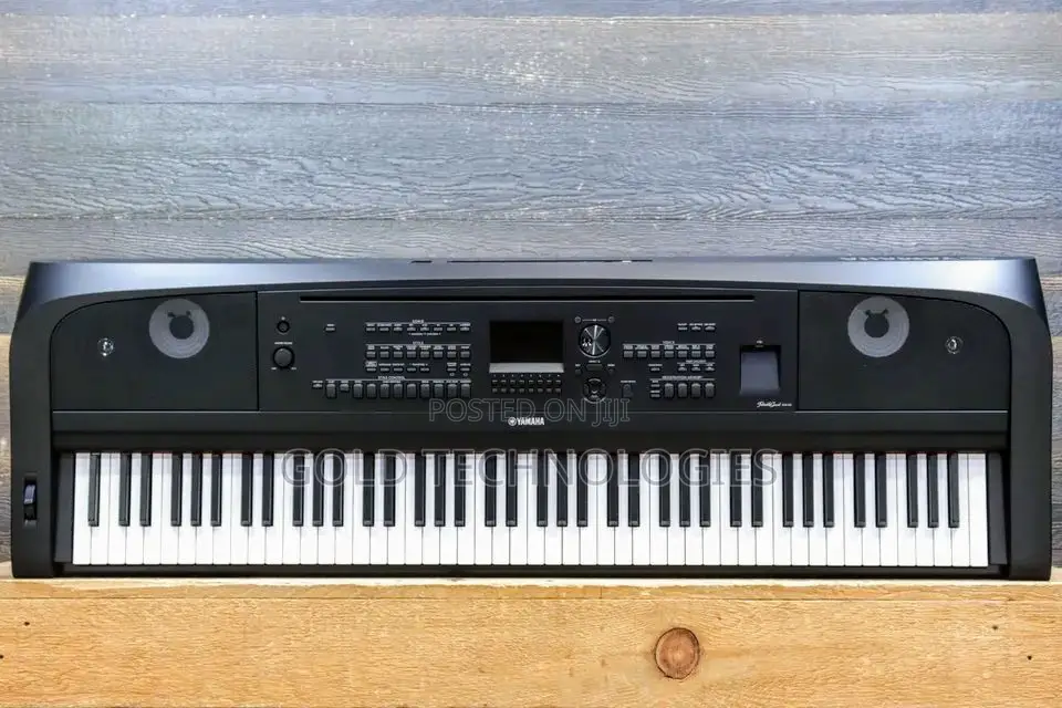 Yamaha Digital Piano, DGX 670 Portable 88 Keys Piano Stand
