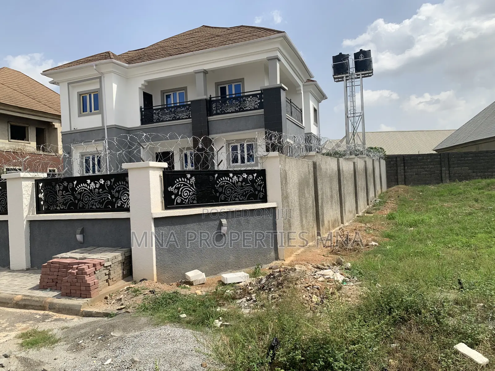 Furnished 5bdrm Duplex in Queens Park 3 Estate, Lugbe District for sale