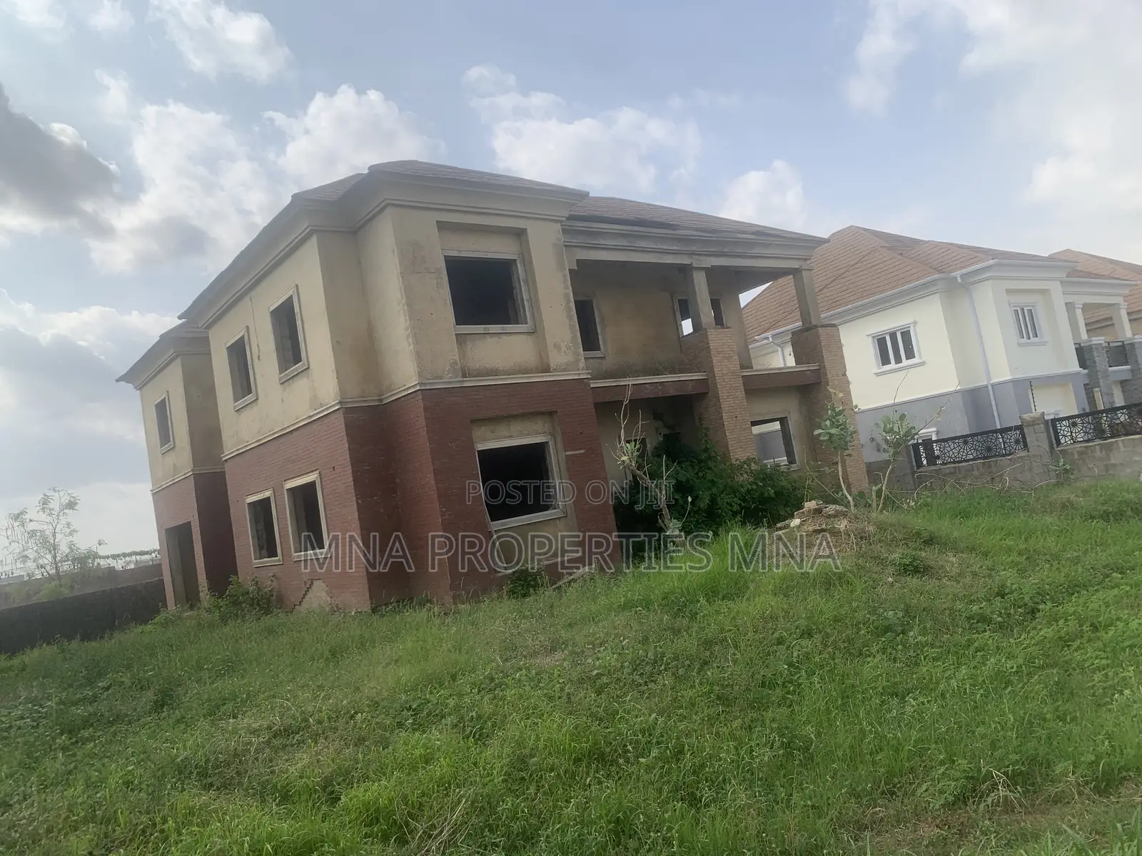 5bdrm Duplex in Queens Park 3 Estate, Lugbe District for sale
