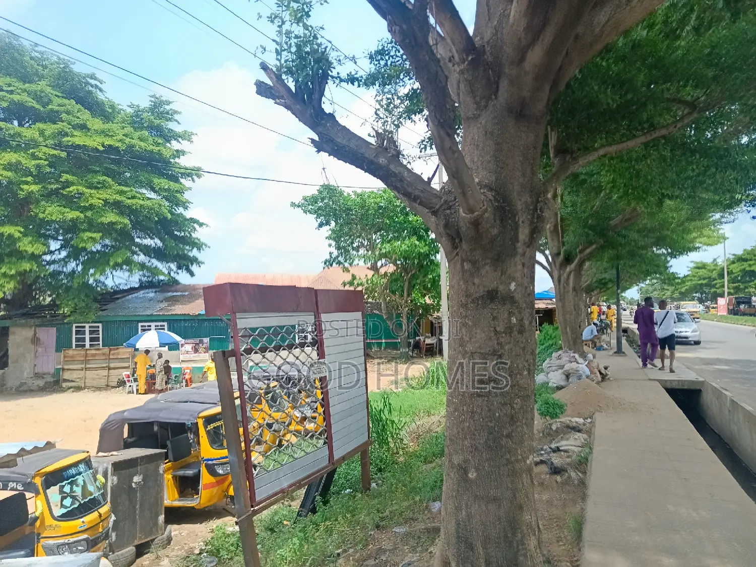 8 and Half Plot of Land Facing Express for Sale