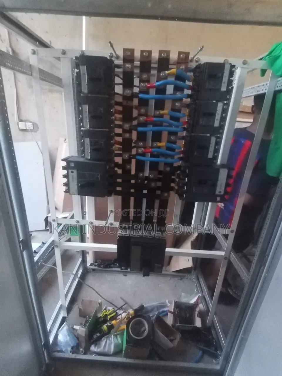 6 Way 100 and 250 Amps Breaker