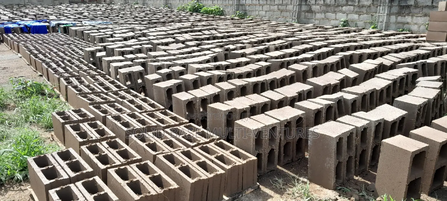 6" Concrete Blocks Moulding On The Site