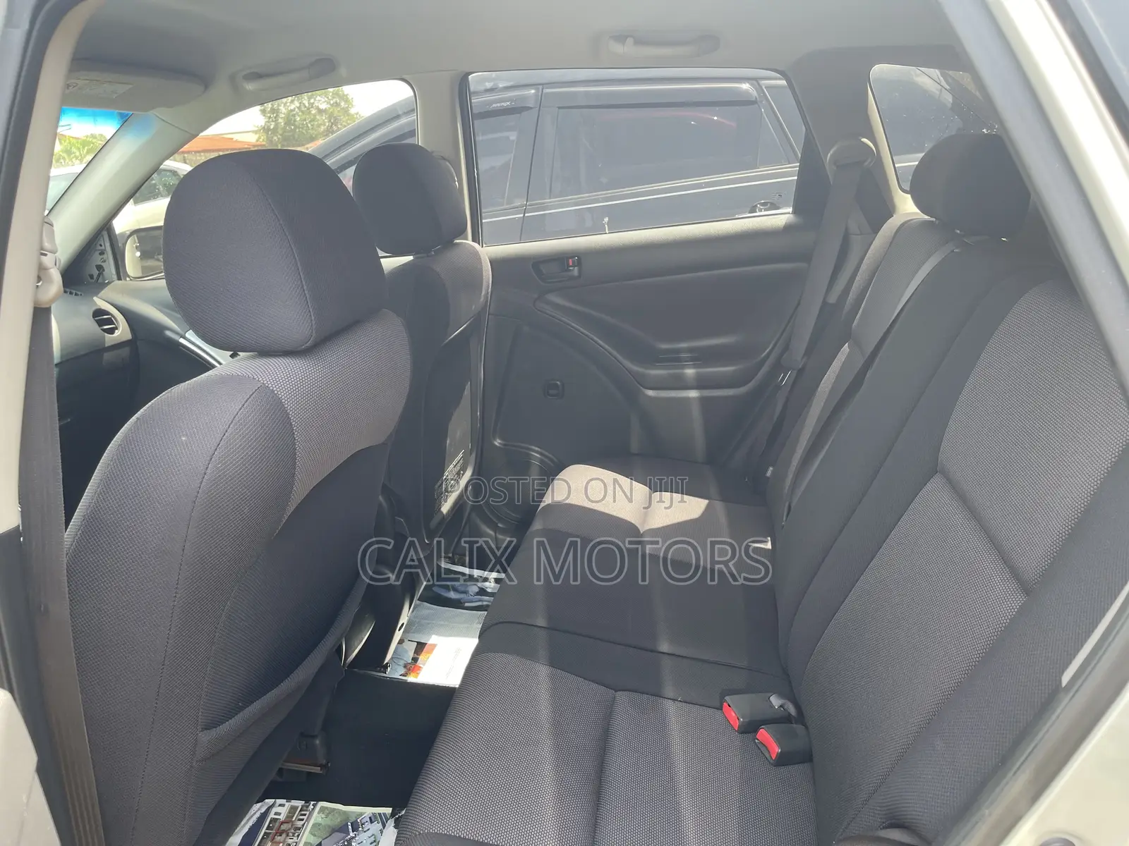 Pontiac Vibe Automatic 2004 Silver
