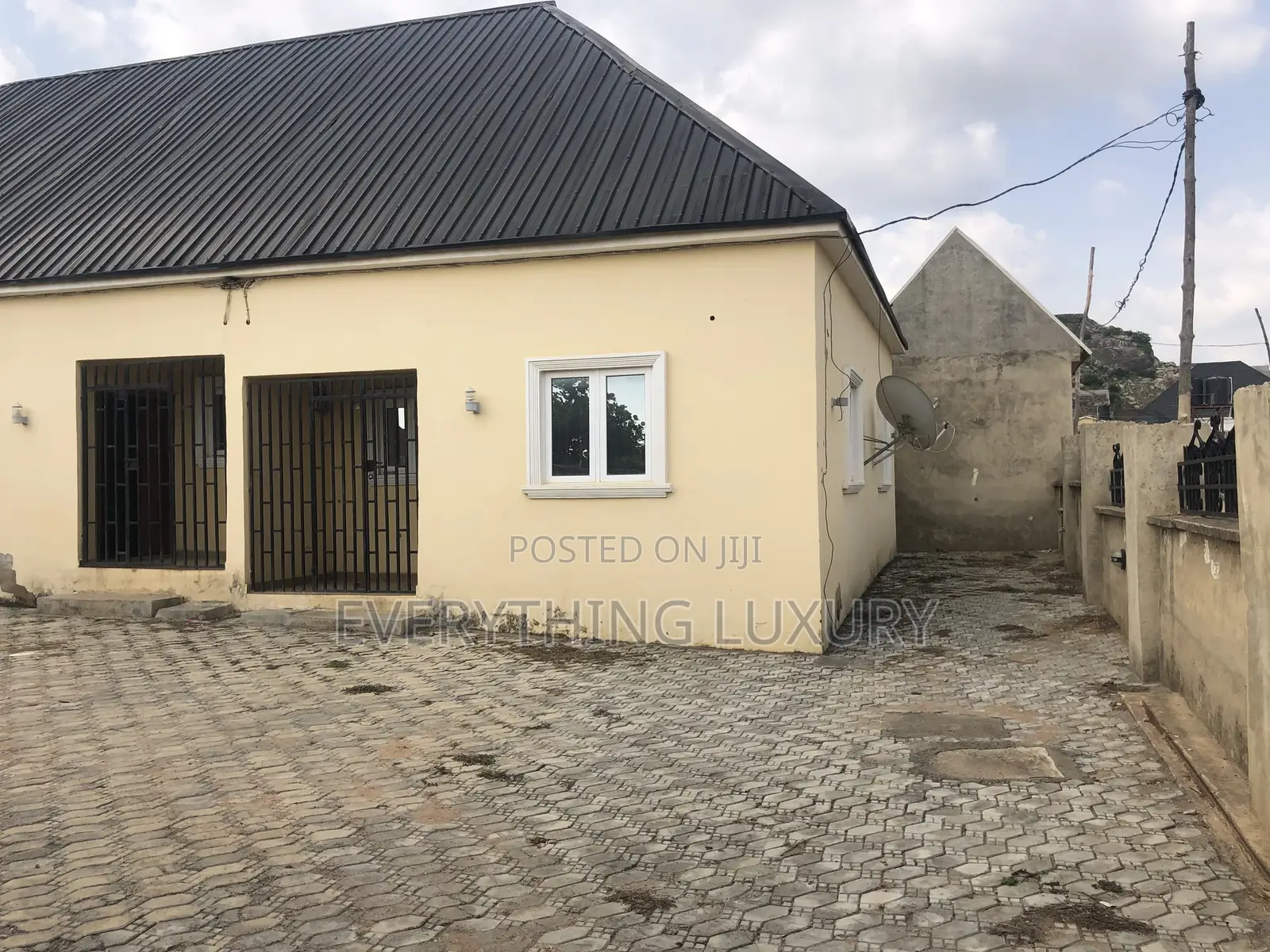 1bdrm Block of Flats in Ushafa for rent