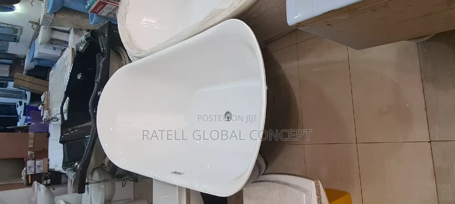 White and Black Luxury Bathtub