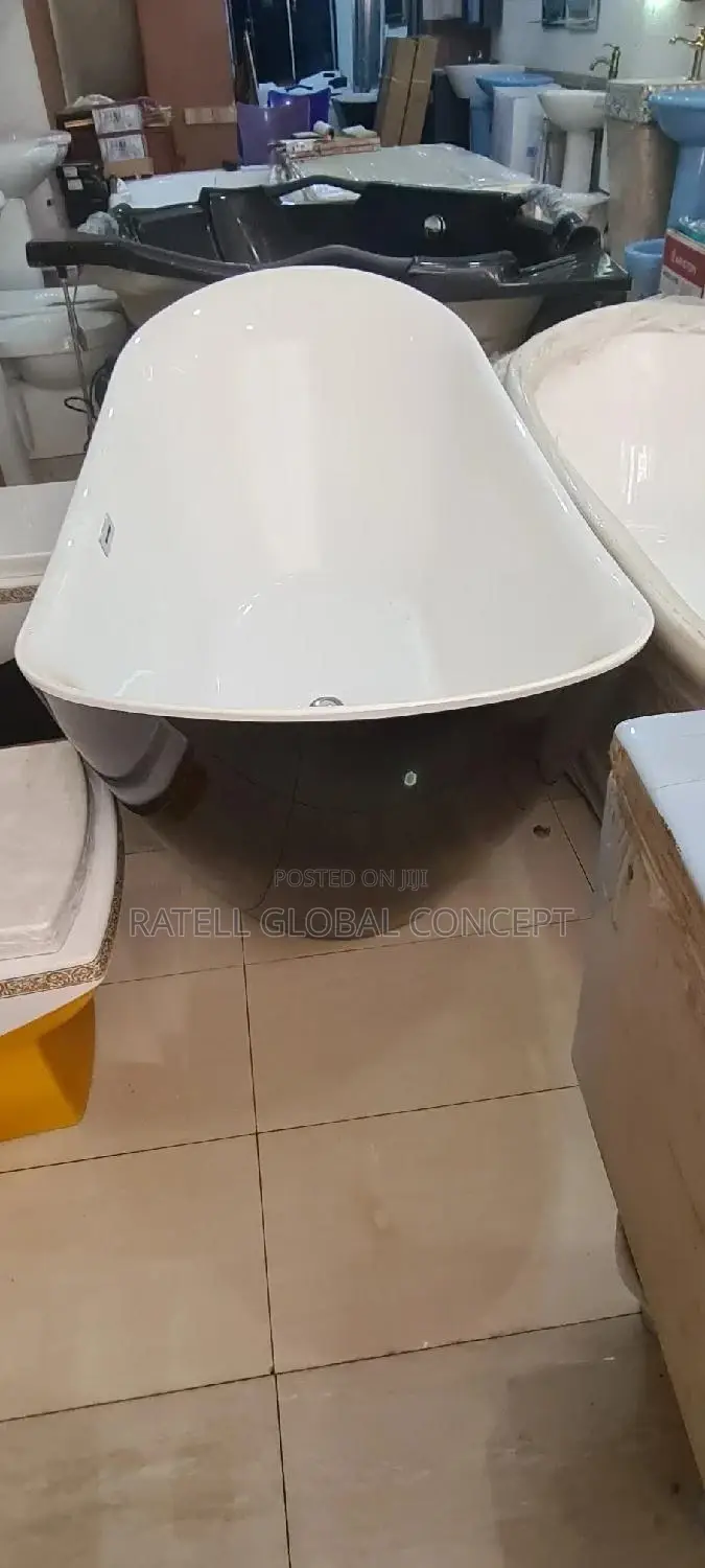 White and Black Luxury Bathtub