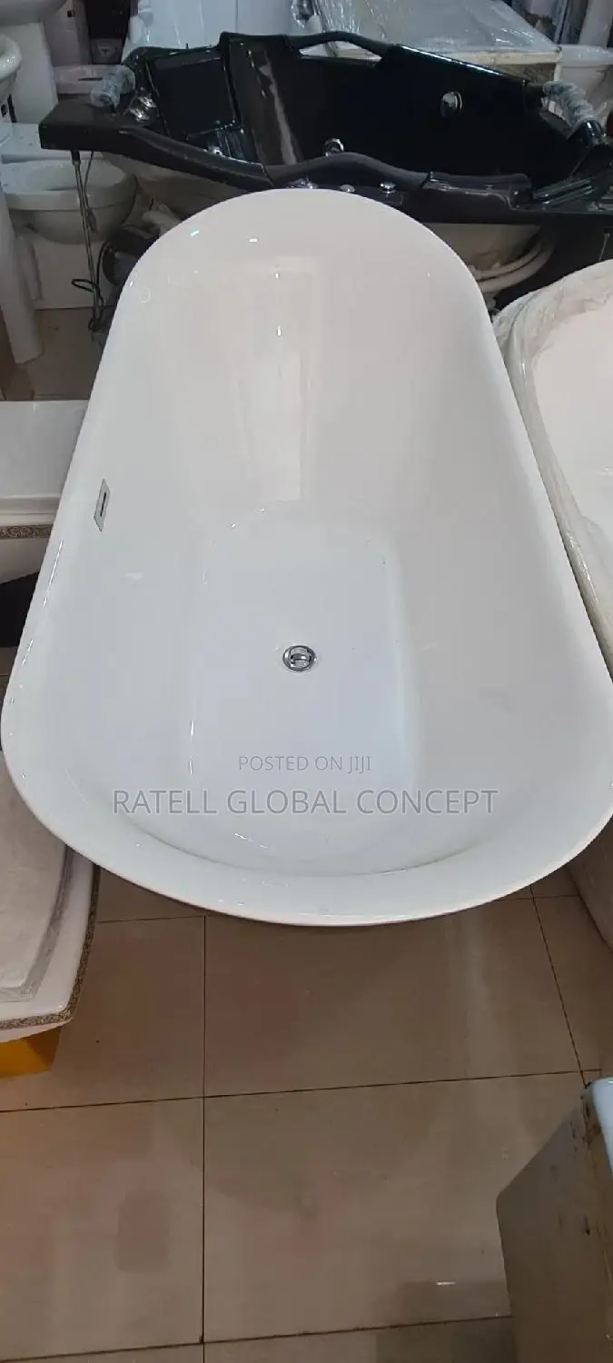 White and Black Luxury Bathtub