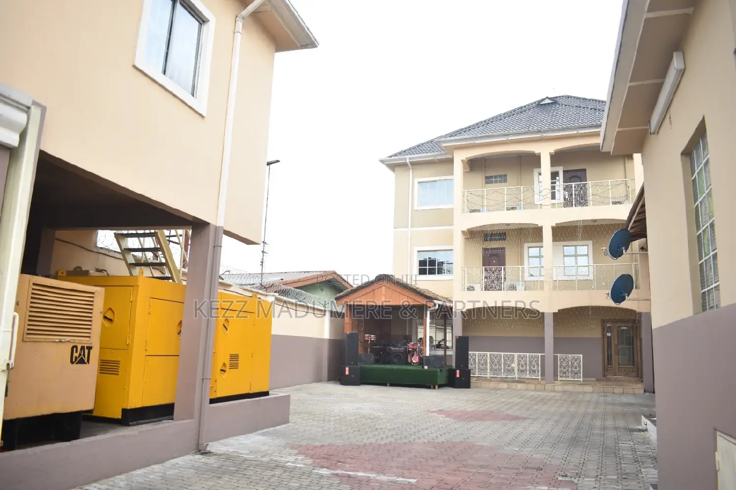 For Sale : 20 Rooms Functional Hotel