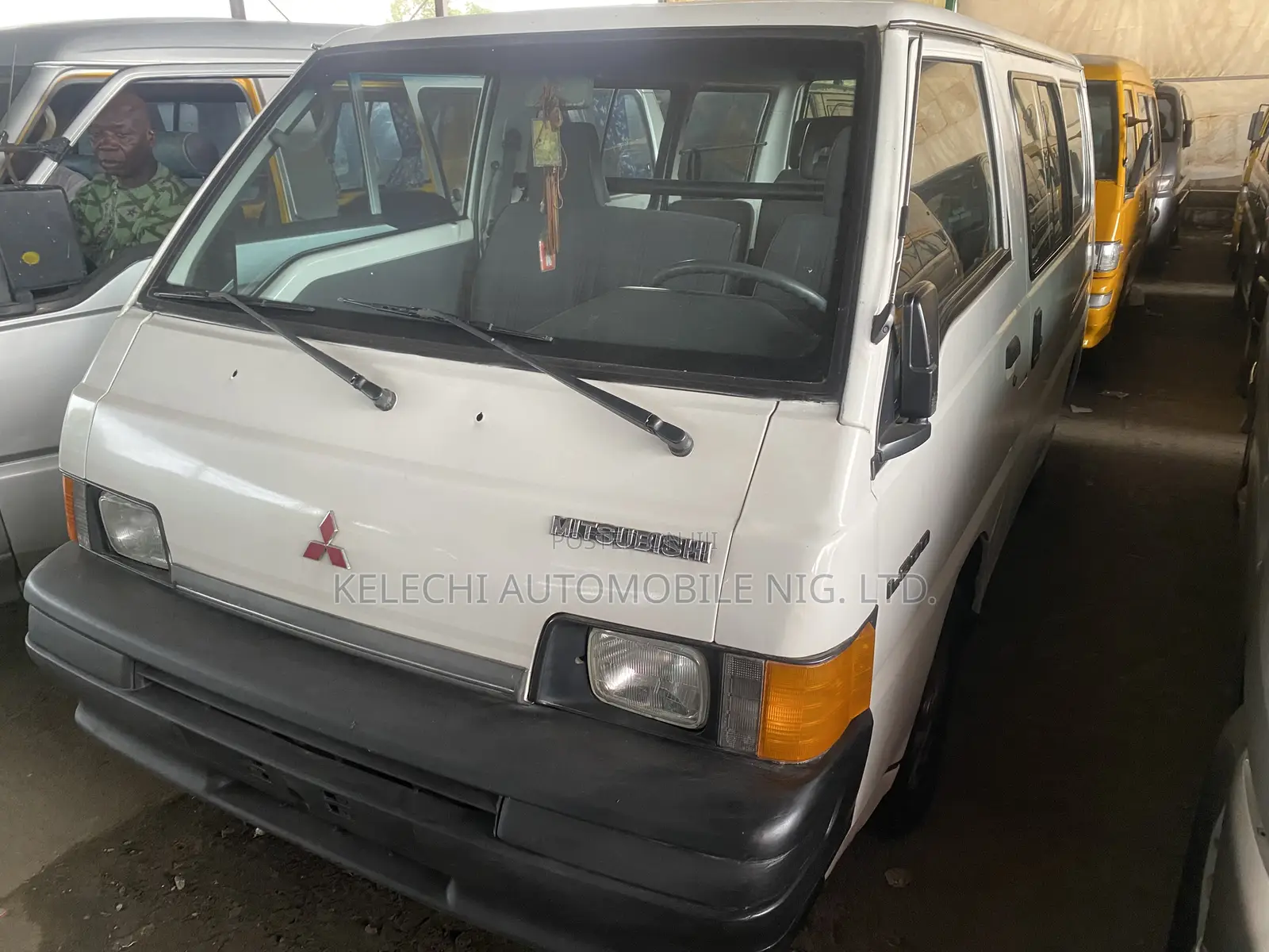 Mitsubishi L300 1999 Black