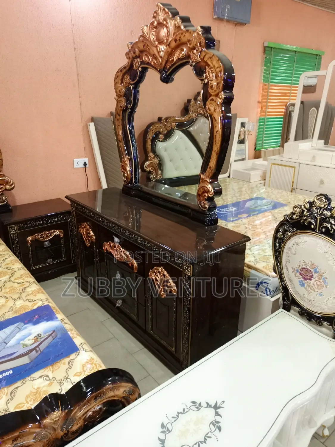 Brand New Quality and Imported Royal Bed With Mirror Console