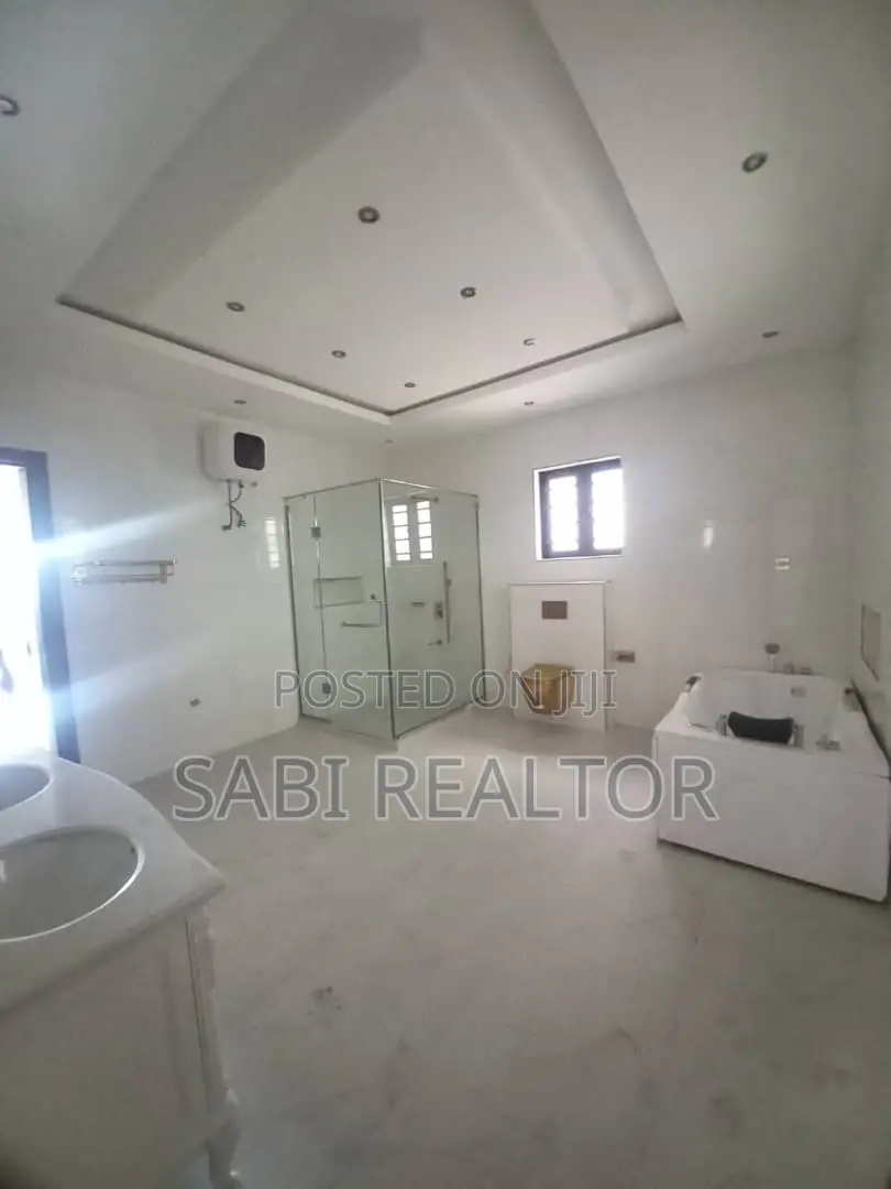 Furnished 6bdrm Duplex in Magodo Phase 2 for sale