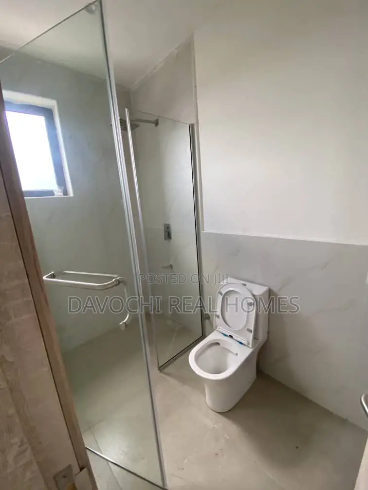 2bdrm Maisonette in Lekki Phase One for rent