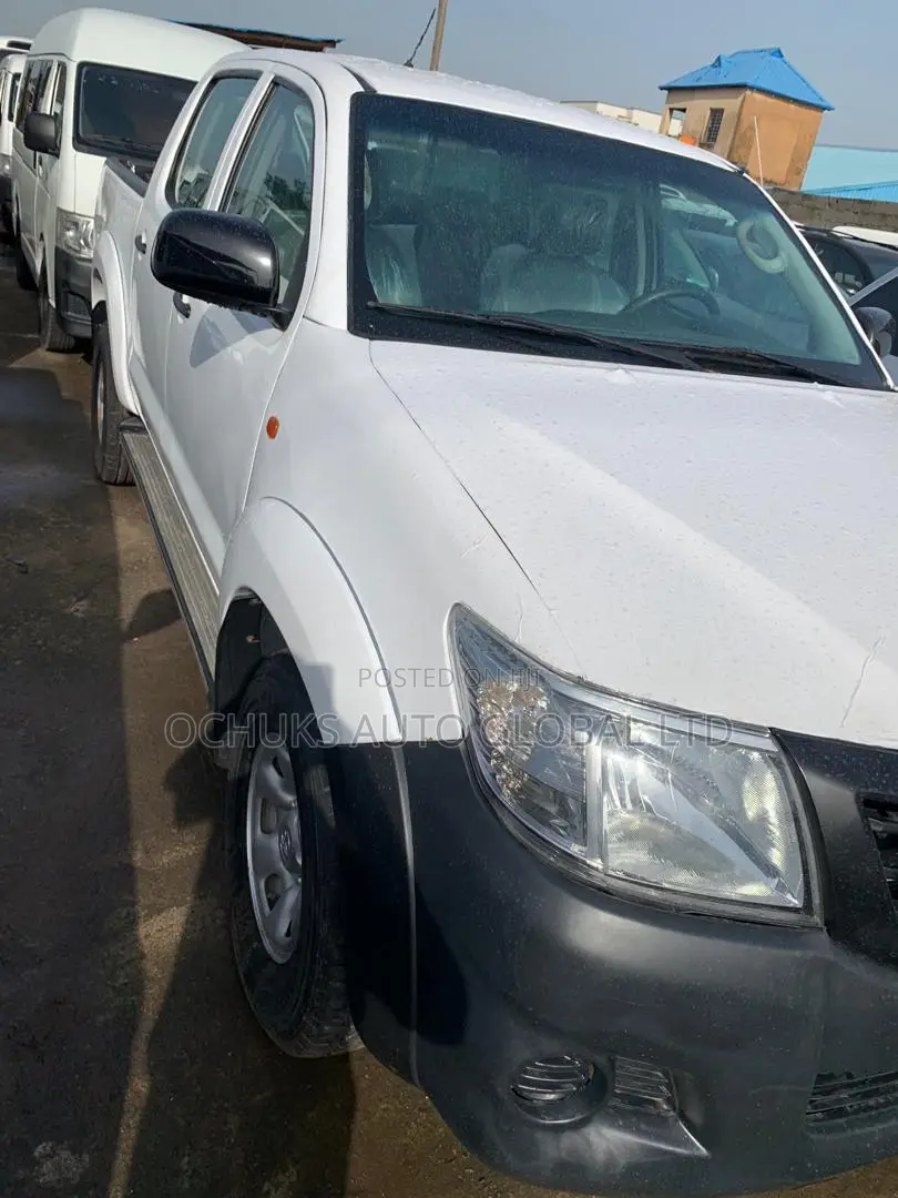 Toyota Hilux 2015 White