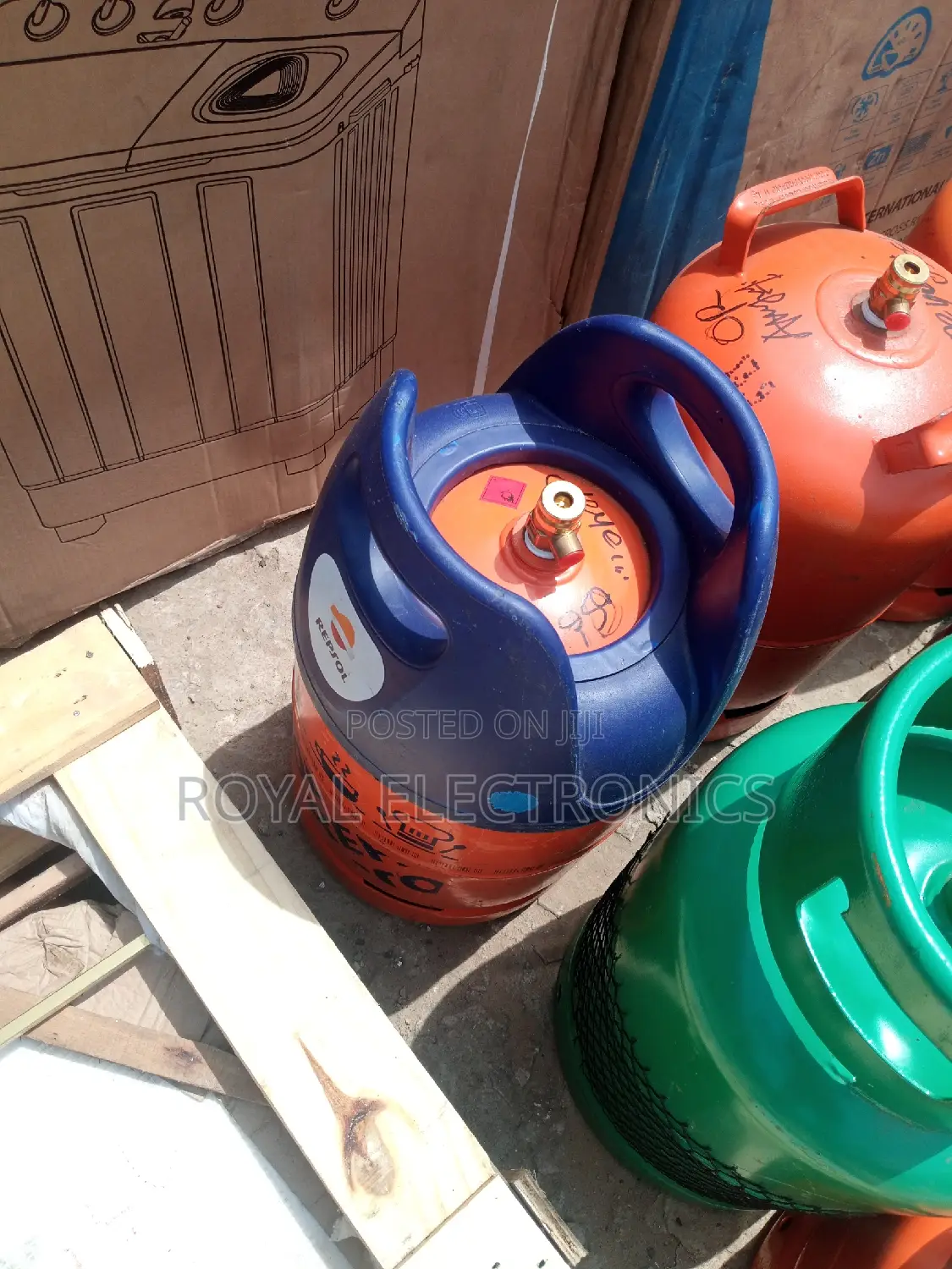Very New Repsol 12.5kg Butano Gas Cylinder