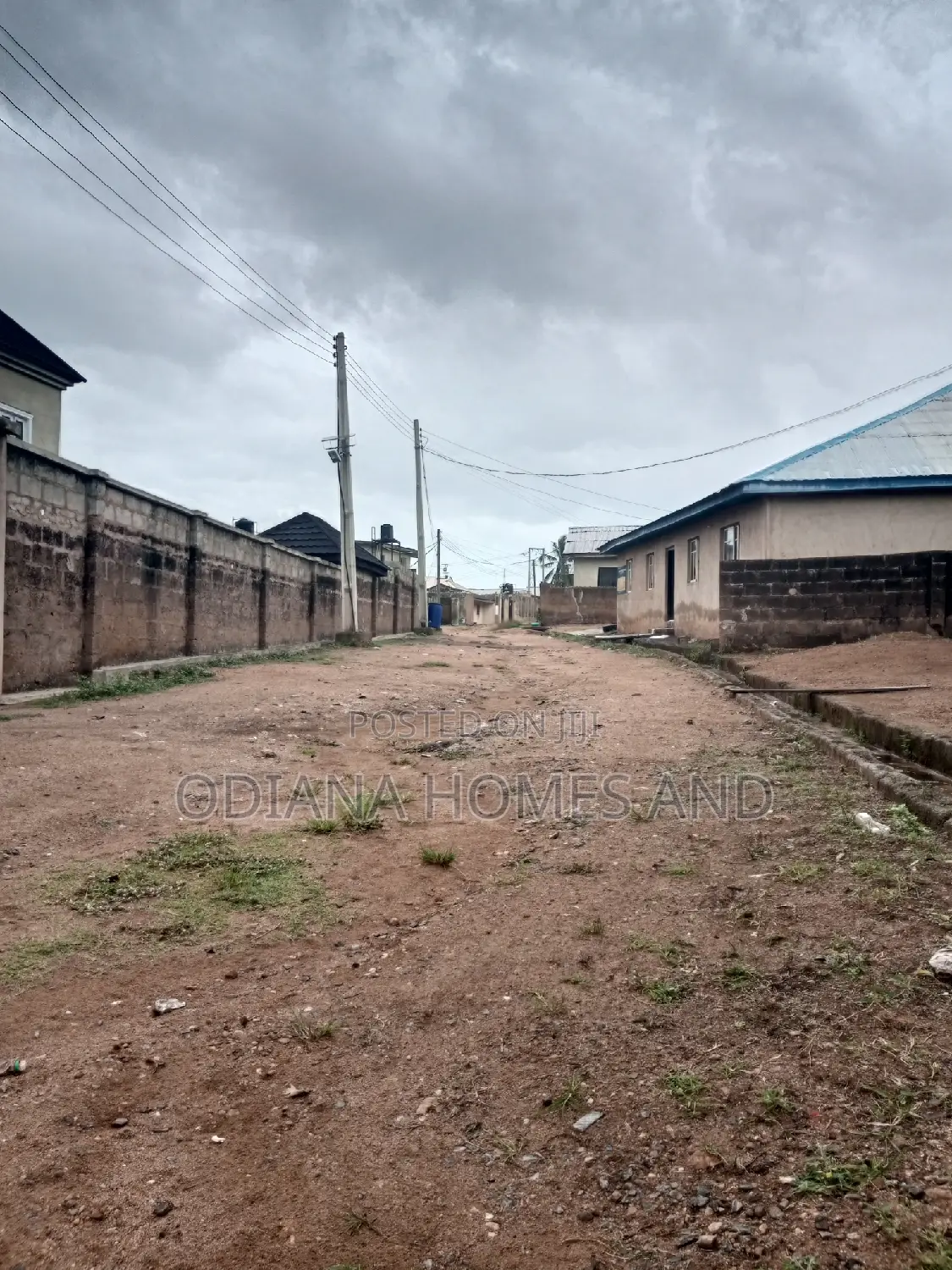 7bdrm Duplex in Carpenter, Ologuneru for sale