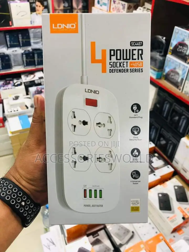 LDNIO (SC4407) Power Socket 4 USB Charger Power Extension