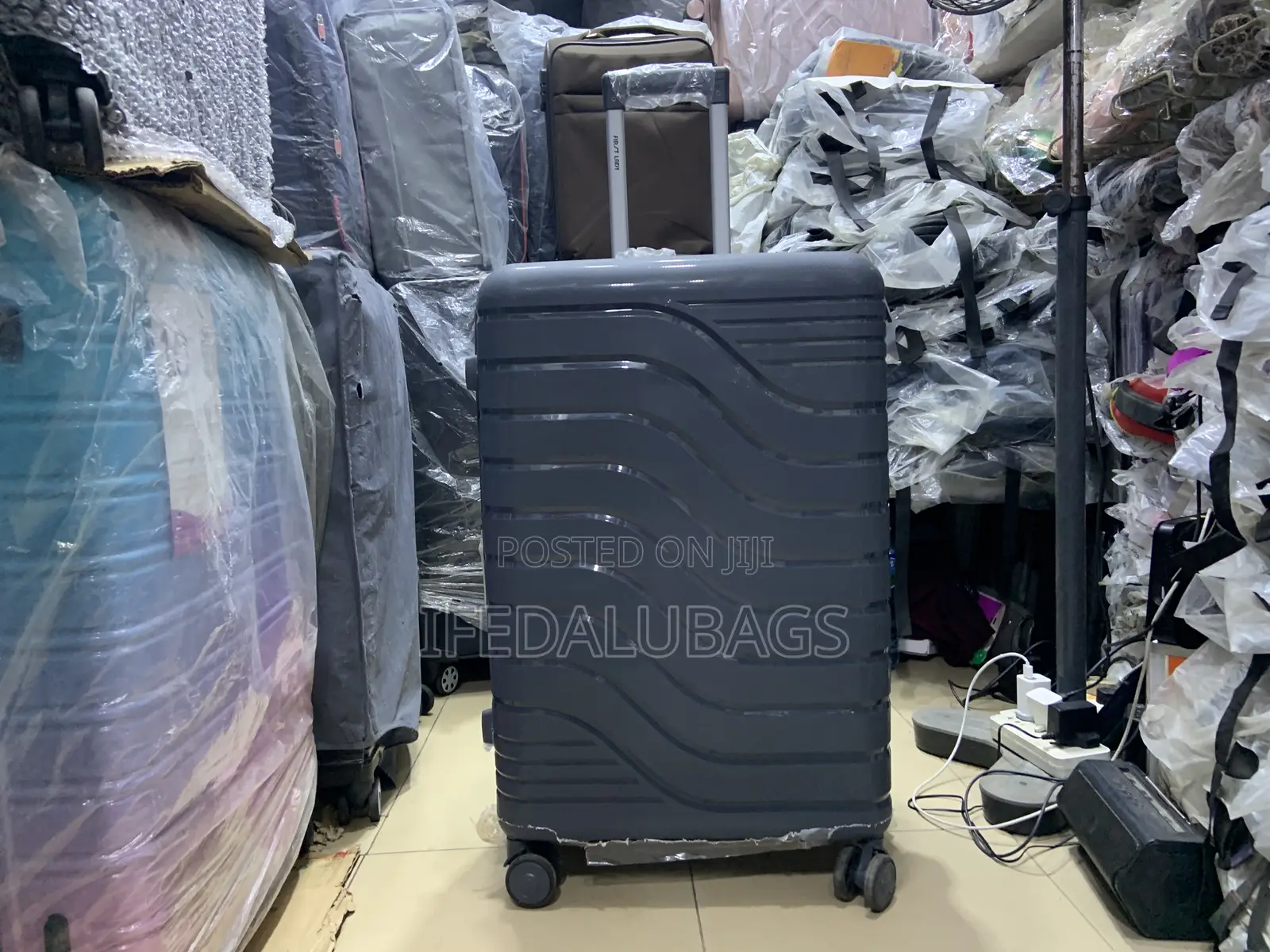 Big Size Grey Colour Unbreakable Travel Luggage