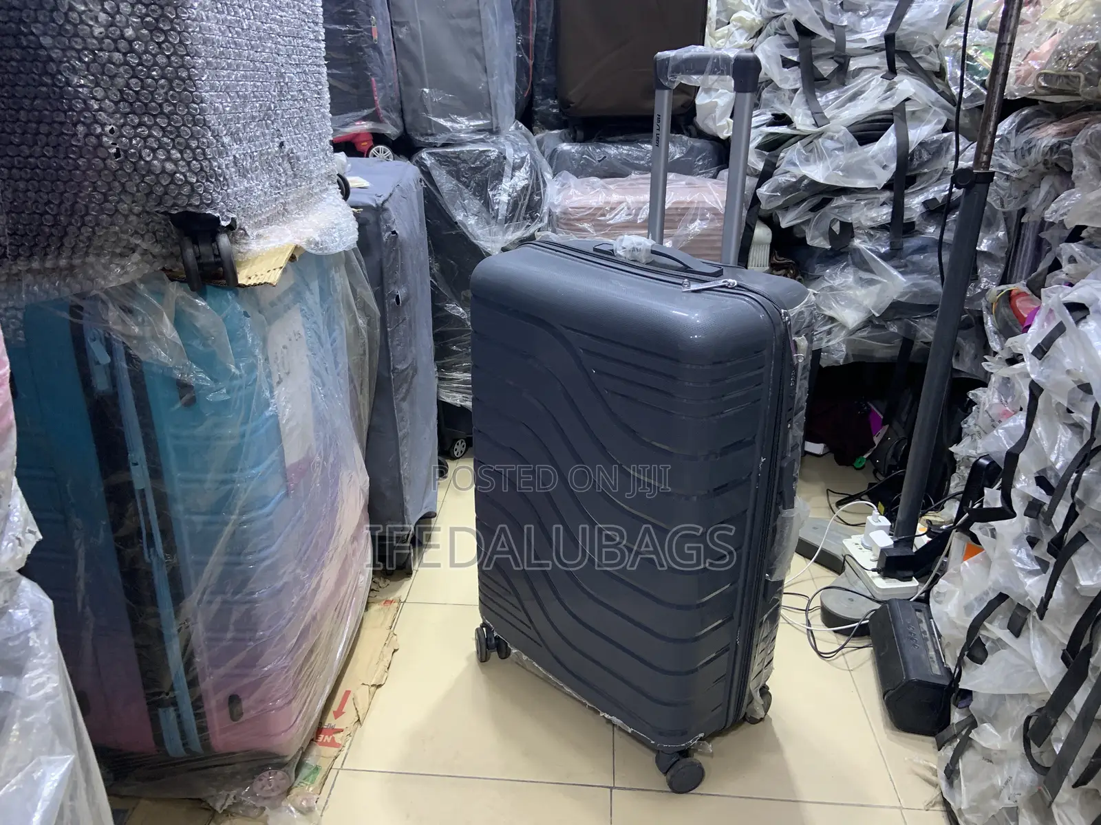 Big Size Grey Colour Unbreakable Travel Luggage