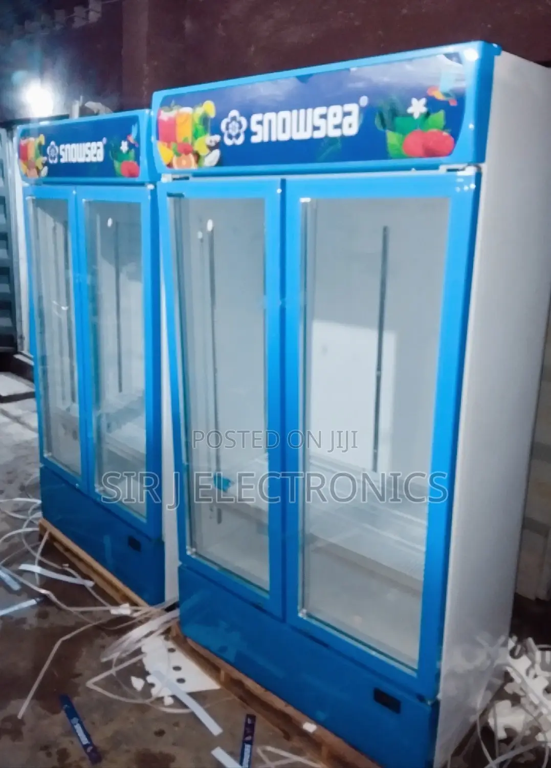 700 Litres Snowsea Double Door Standing Showcase Chiller