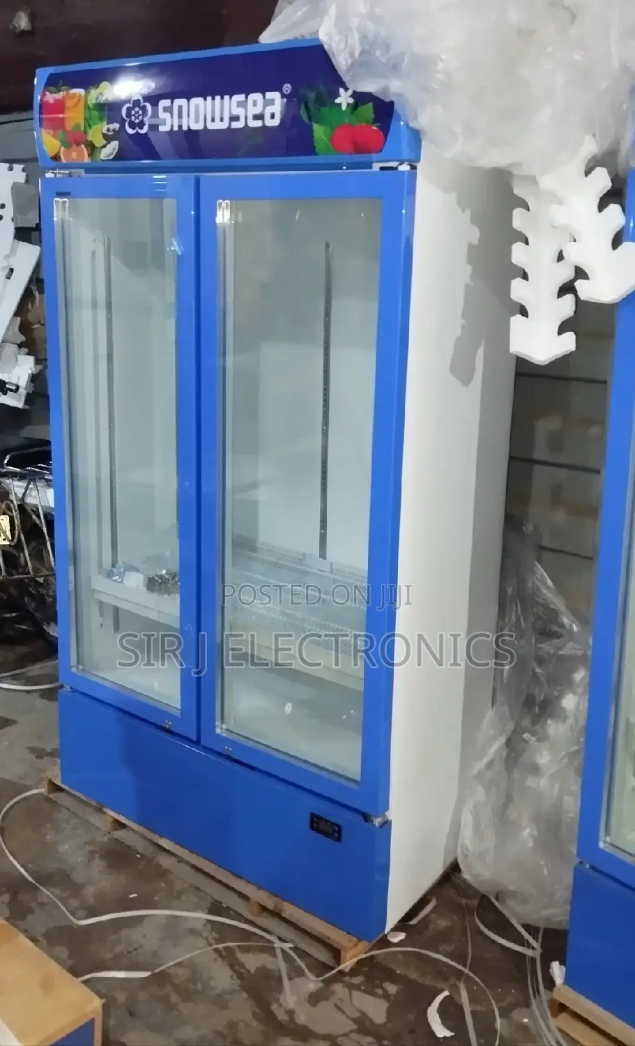 Snowsea 700litres Double Door Standing Showcase Chiller