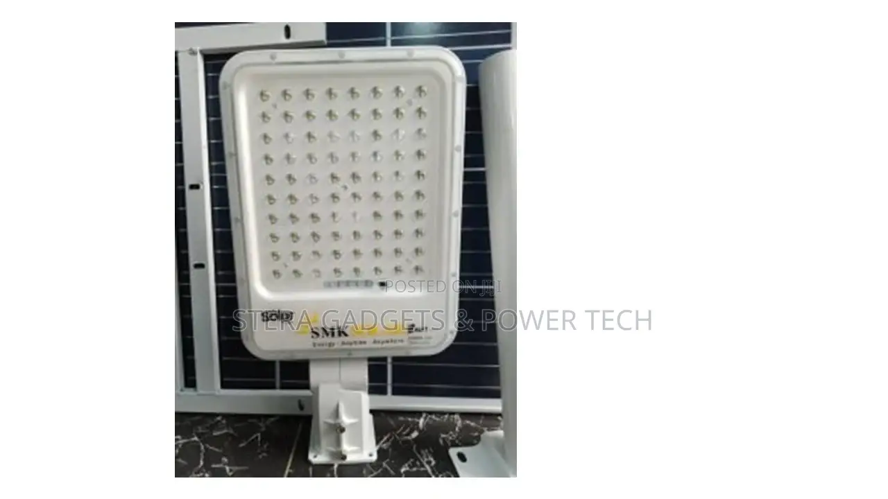 300 Watt Solar Flood Light. LED: 1800 Lumens