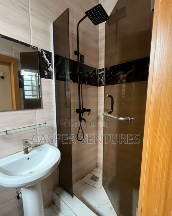 1bdrm Shared Apartment in Ikota Gra for rent