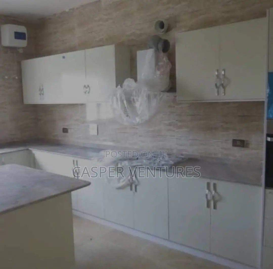 4bdrm Duplex in Alternative, Chevron for rent