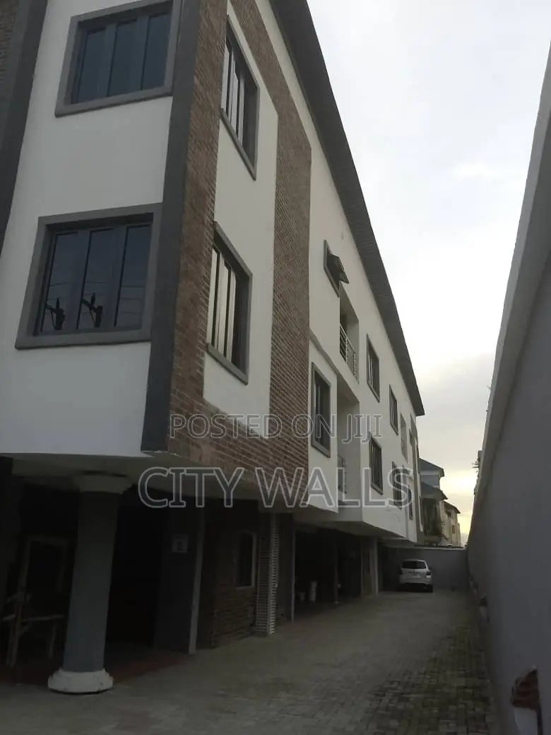 4bdrm Townhouse / Terrace in Lekki for rent